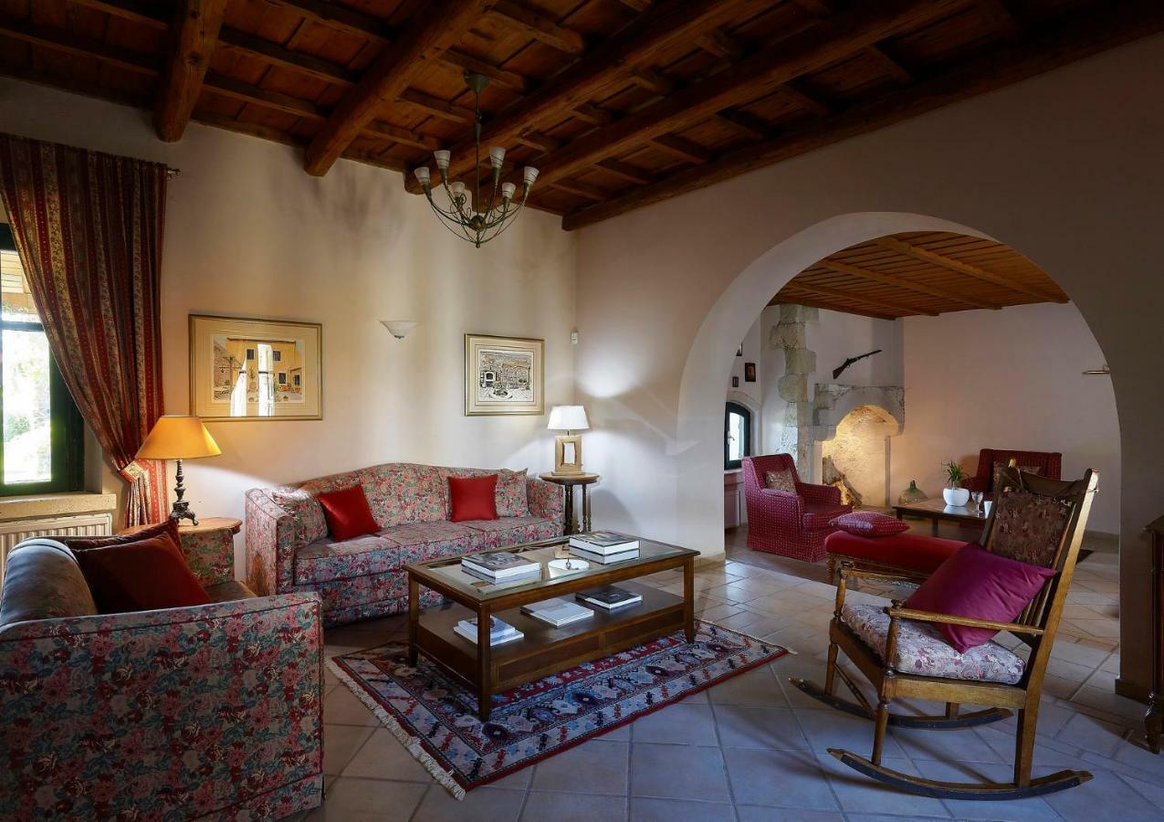 Castello Villa Daphnes - Private Pool&Whirlpool Dhafnes Esterno foto